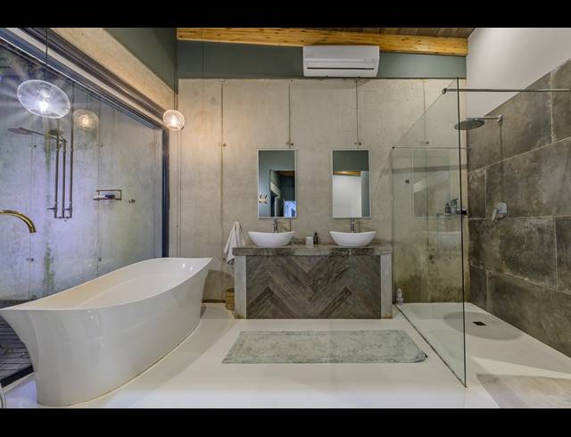 4 BEDROOM HOUSE FOR SALE IN SHEFFIELD BEACH
